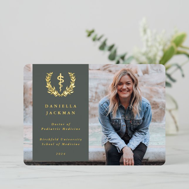 Ankündigung von Green Asclepius Medical Abschluss (Stehend vorne)