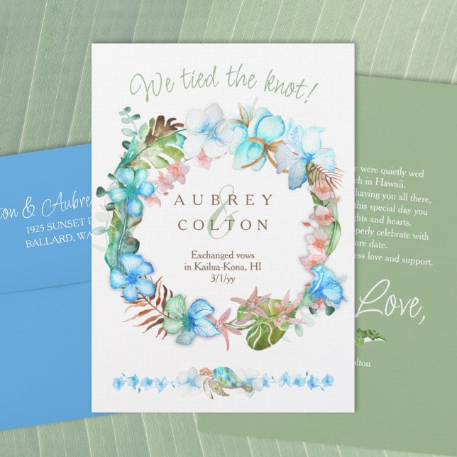 Ankündigung von Light Blue & Green Tropical Elopem (tropical blue, light green leaves, round wreath, elopement beach ceremony announcement, hibiscus)