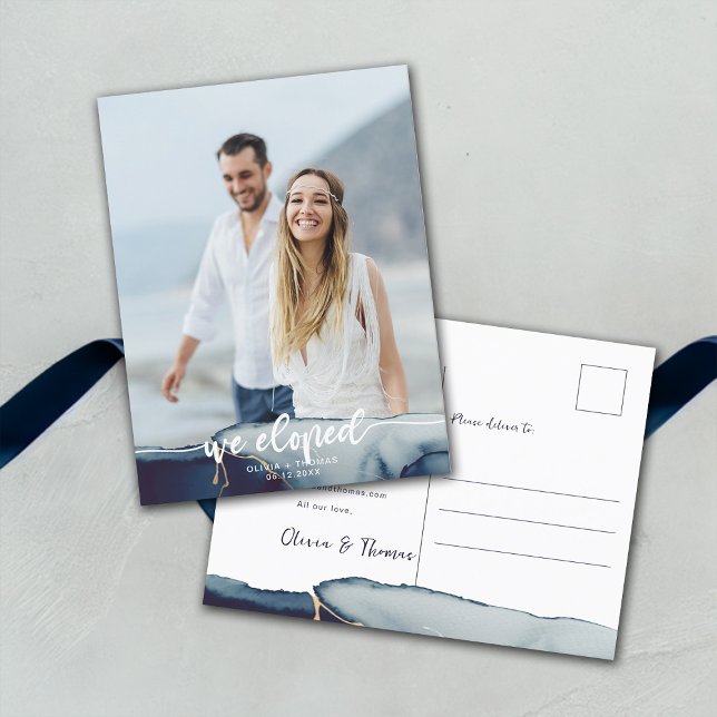 Ankündigung zur Einführung eines neuen Fotos in Na Postkarte (navy blue elopement wedding announcement postcard modern minimalist simple watercolor gold elegant)