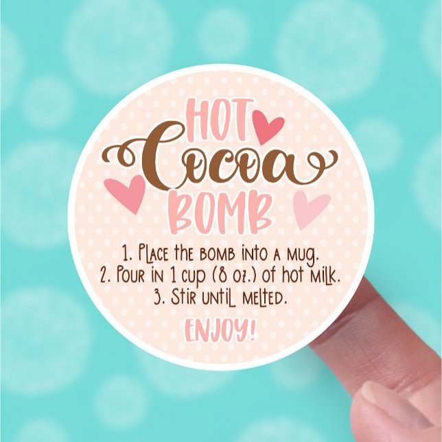 Anleitung für die Valentine Blush Pink Hot Cocoa B Aufkleber (mockup of hot cocoa bomb serving instructions in blush pink with hearts for Valentines)