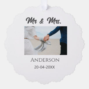 Anm & Frau geben Sie den Familiennamen Datum Jahr Ornament Karte
