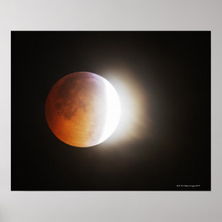 Annäherung an die gesamte Eklipse des Mondes Poster