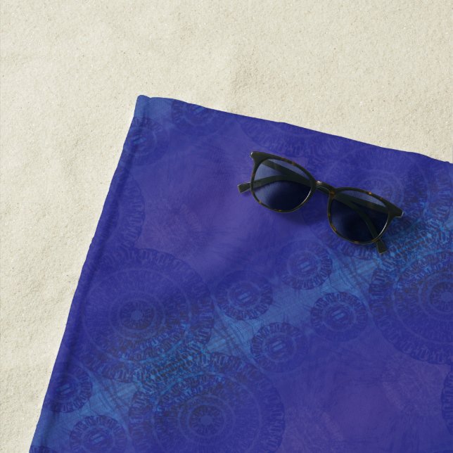 Annahme | Blue Indigo Violet Boho Medallions Strandtuch (Beispiel)