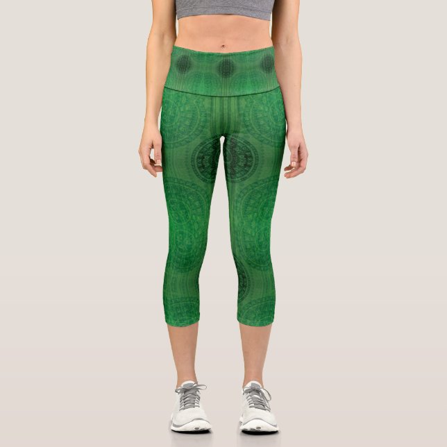 Annahme | Medaillen für grüne Meditation Capri Leggings (Vorderseite)