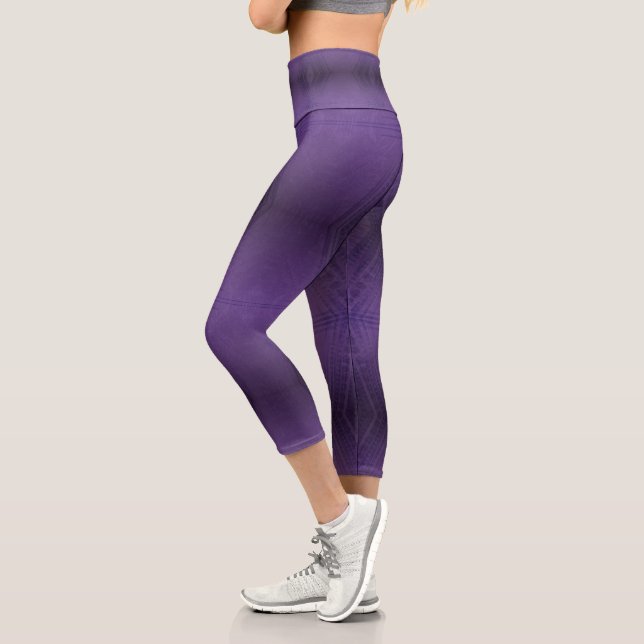 Annahme | Violet Eclectic Boho Pattern Capri Leggings (Links)