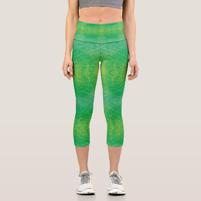 Annahme | Yellow Green Blue Boho Medallions Capri Leggings (Vorderseite)