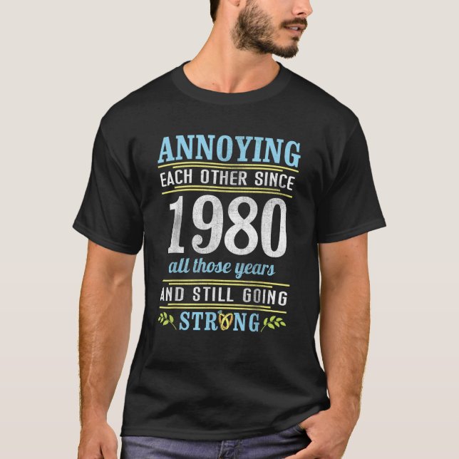 Annoying Each Other Since 1980 All Years Still Goi T-Shirt (Vorderseite)