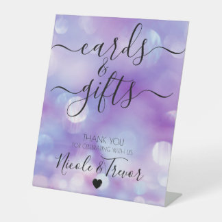 Anpassbare lila Bokeh-Karten und Geschenke Hochzei Sockelschild