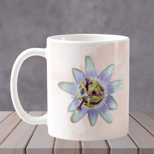 Anpassbare Lila Passionsblume Kaffeetasse (Purple passion flower coffee mug with pink watercolor background design. Customizable name)