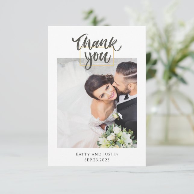 Anpassbare Minimalistische Script Heart Wedding Fo Dankeskarte (Stehend Vorderseite)