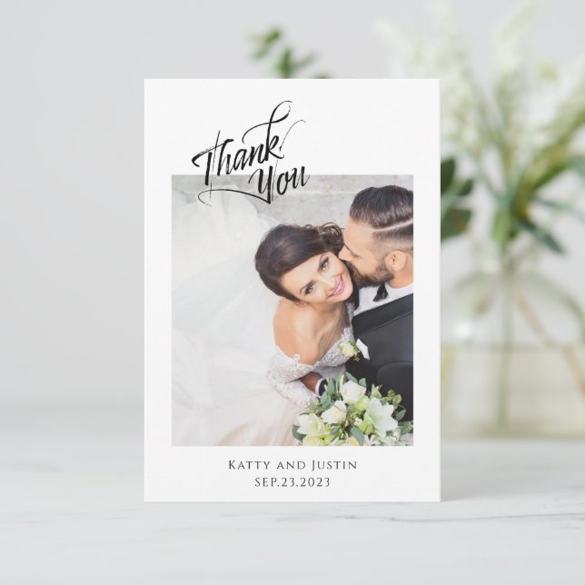 Anpassbare Minimalistische Script Heart Wedding Fo Dankeskarte (Stehend Vorderseite)