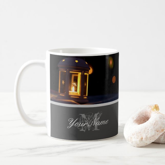 Anpassbare Monogramm mit goldenen Weihnachtsbeleuc Kaffeetasse (Mit Donut)