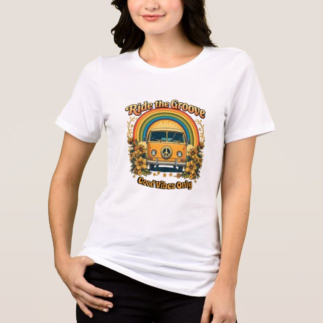 Anpassbare "Ride the Groove" Retro Good Vibes Tri-Blend Shirt (Vorderseite)
