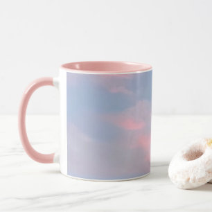 Anpassbare rosa Wolken Tasse