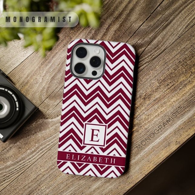 Anpassbare Rote Maroon Dunkelrosa Zickzack iPhone Hülle (Customizable Red Maroon Dark Pink White Chevron iPhone Case)