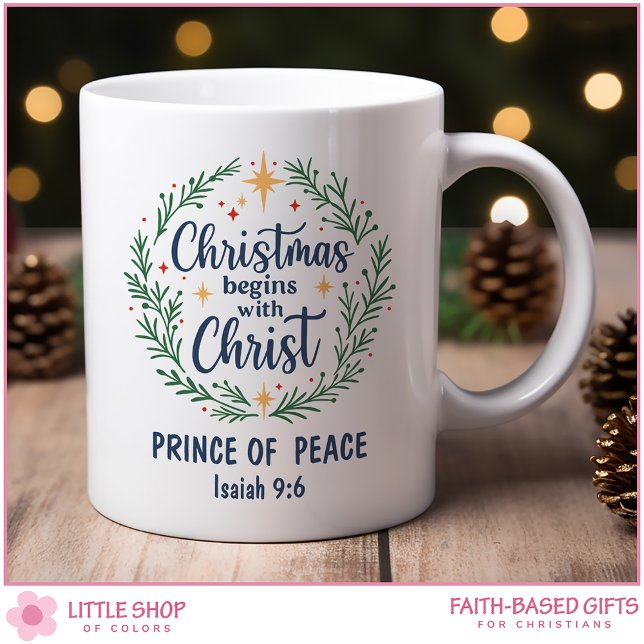 Anpassbarer Bibelvers Weihnachtskranz Kaffeetasse (Von Creator hochgeladen)