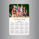 Anpassbarer Foto Name 2025 Kalender Magnet<br><div class="desc">Personalisieren Sie einen 2025 Kalender Magneten mit den Menschen, die Sie Liebe. Ersetzen Sie das Beispiel-Foto und den Namen durch Ihren eigenen in der Sidebar. Der benutzerdefinierte Text befindet sich in einem handgeschriebenen schwarzen Skript-Schriftart. Unten ist ein kleiner Kalender mit schwarzen Wochentagen und roten Wochenenddaten auf weißem Hintergrund. Macht ein...</div>