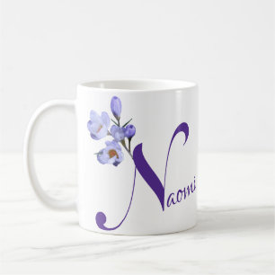 Anpassbarer Naomi-Name hübsch lila Blumengürtel Kaffeetasse