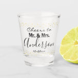 Anrufung des Personalisierten Namens Schnapsglas<br><div class="desc">Spaß Imitate Goldfolie konfetti Cheers to Paare Name. Das können großartige Gastgeschenke für Hochzeiten und Jubiläen sein. Großartiges Party bleibt erhalten.</div>