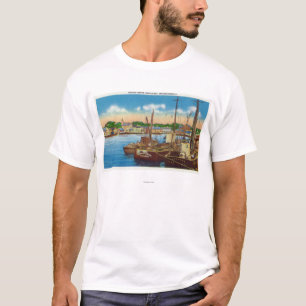 Ansicht der Fischerboote am Hafen T-Shirt