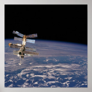 Ansicht der Raumstation Mir von Shuttle Atlantis Poster