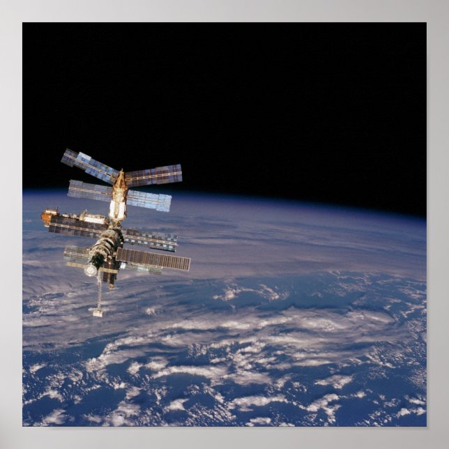 Ansicht der Raumstation Mir von Shuttle Atlantis Poster (Vorne)