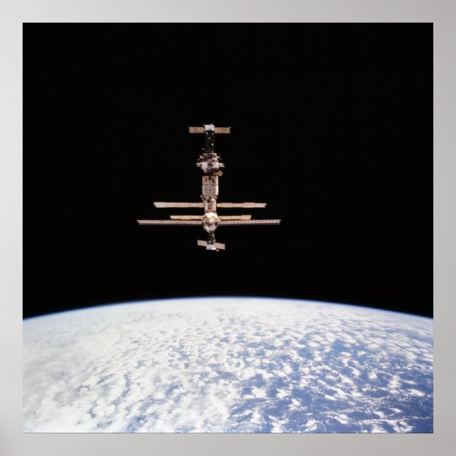 Ansicht der Raumstation "Mir" von Shuttle Discover Poster (Vorne)