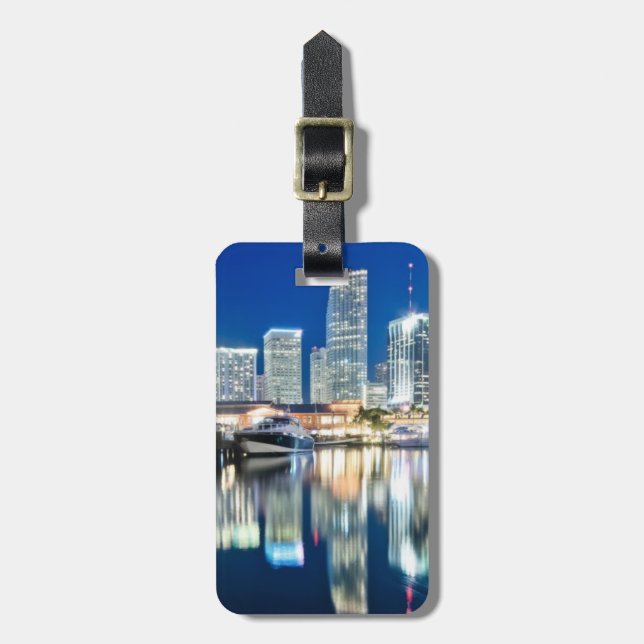Ansicht der Skyline mit Reflexion im Wasser, Miami Gepäckanhänger (Vorderseite vertikal)