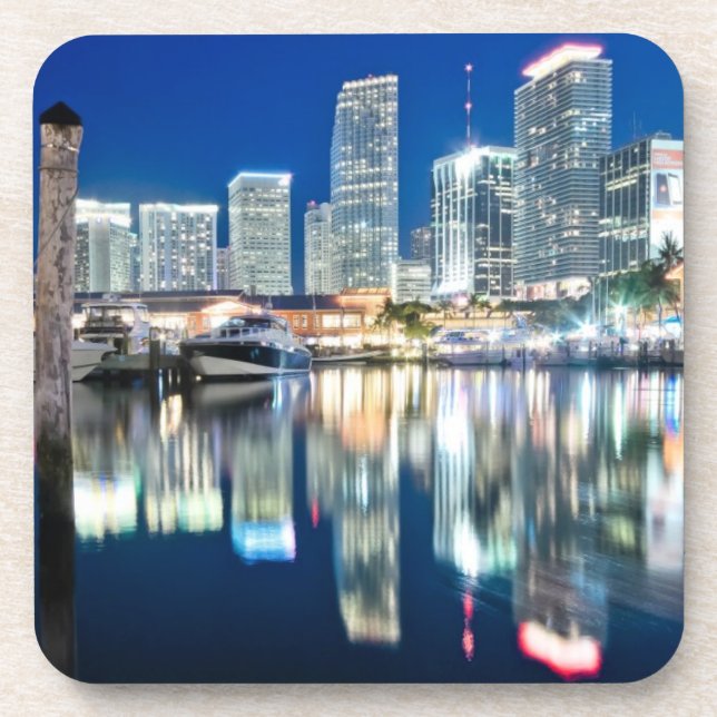 Ansicht der Skyline mit Reflexion im Wasser, Miami Getränkeuntersetzer (Vorderseite)