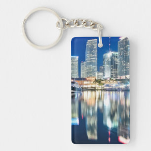 Ansicht der Skyline mit Reflexion im Wasser, Miami Schlüsselanhänger