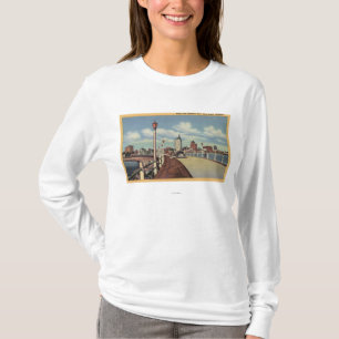 Ansicht der Stadt vom Regenbogen-Pier T-Shirt