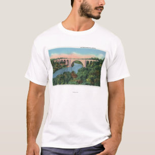 Ansicht der Veteranen-Denkmal-Brücke T-Shirt