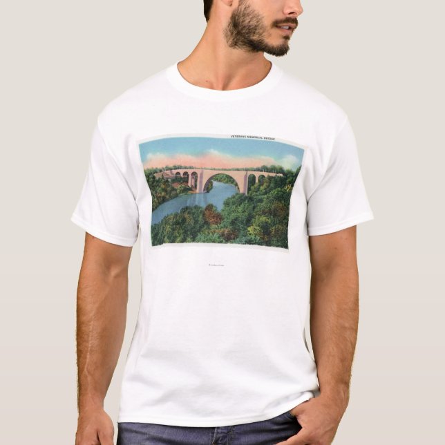 Ansicht der Veteranen-Denkmal-Brücke T-Shirt (Vorderseite)