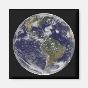 Ansicht der vollen Erde und vier stürmen Systeme Magnet