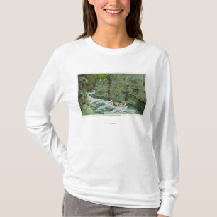Ansicht des Bootes beginnend hinunter das Gerinne T-Shirt