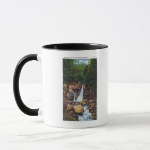 Ansicht des Heftigen Schlags-Bish fällt nahe Tasse
