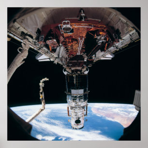 Ansicht des Hubble-Teleskops, mit Endeavour angedo Poster