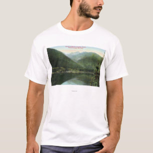 Ansicht des Regenbogen-Häuschens und des Alta See T-Shirt