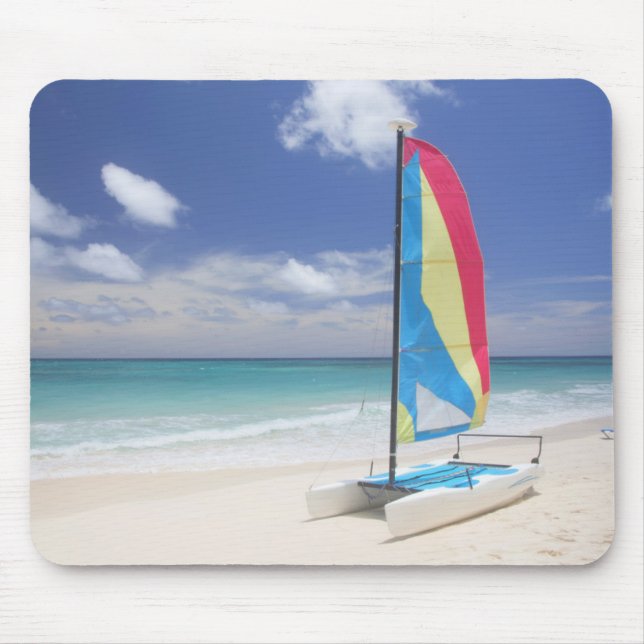 Ansicht des Strandes mit Segelboot Mousepad (Vorne)