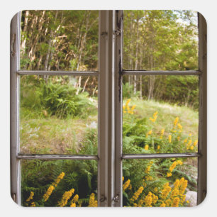 Ansicht durch altes Fenster Quadratischer Aufkleber