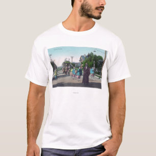 Ansicht von einem BlumenParadeHollister, CA T-Shirt