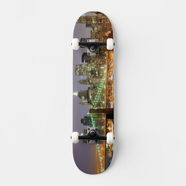 Ansicht von Lower Manhattan und von Skateboard (Vorderseite)