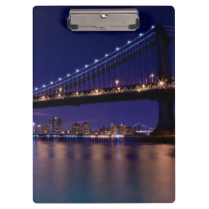 Ansicht von Manhattan-Brücke nachts Klemmbrett