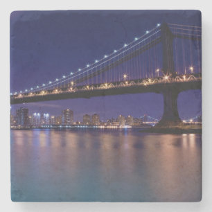 Ansicht von Manhattan-Brücke nachts Steinuntersetzer