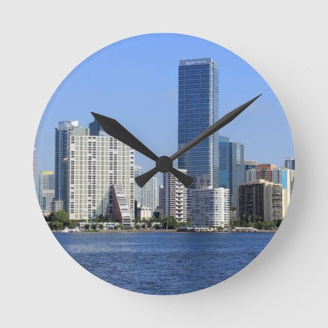 Ansicht von Miami-Skylinen Runde Wanduhr (Vorderseite)