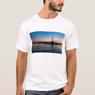 Ansicht von Montevideo an der Dämmerung, Uruguay T-Shirt