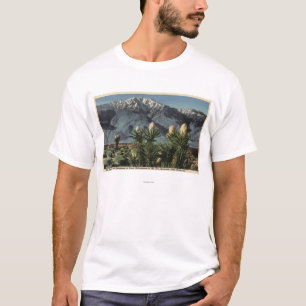 Ansicht von Mt. San Jacinto, Yucca Mohavensis T-Shirt