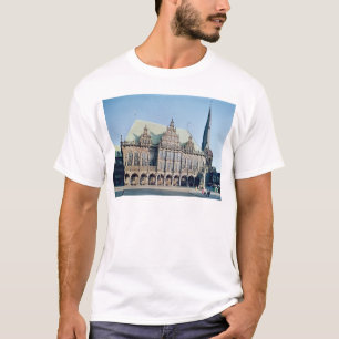 Ansicht von Rathaus, aufgebaut 1405-09 T-Shirt