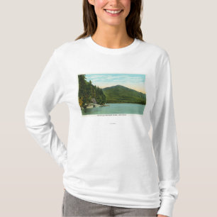 Ansicht von Whiteface Berg von der Elch-Insel T-Shirt