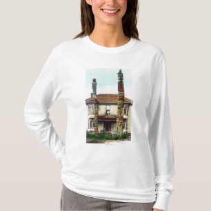 Ansicht von zwei TotempolesWrangell, AK T-Shirt